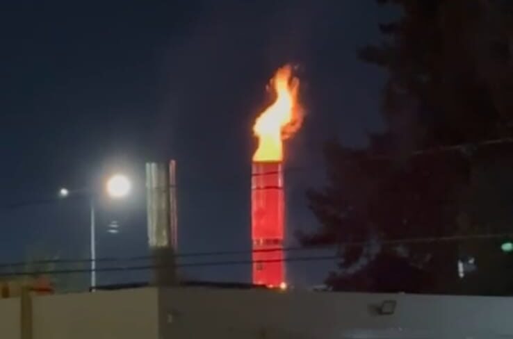 Vecinos de Talca alertan por chimenea al rojo vivo en crematorio