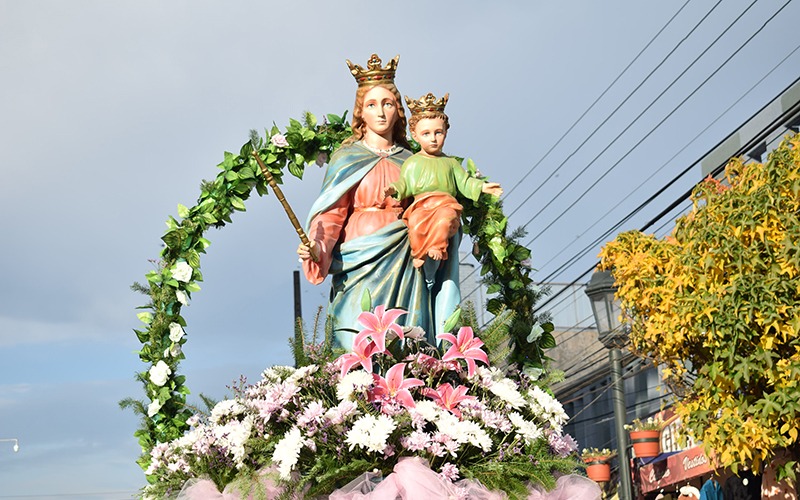 Familia Salesiana de Talca honra a María Auxiliadora con procesión