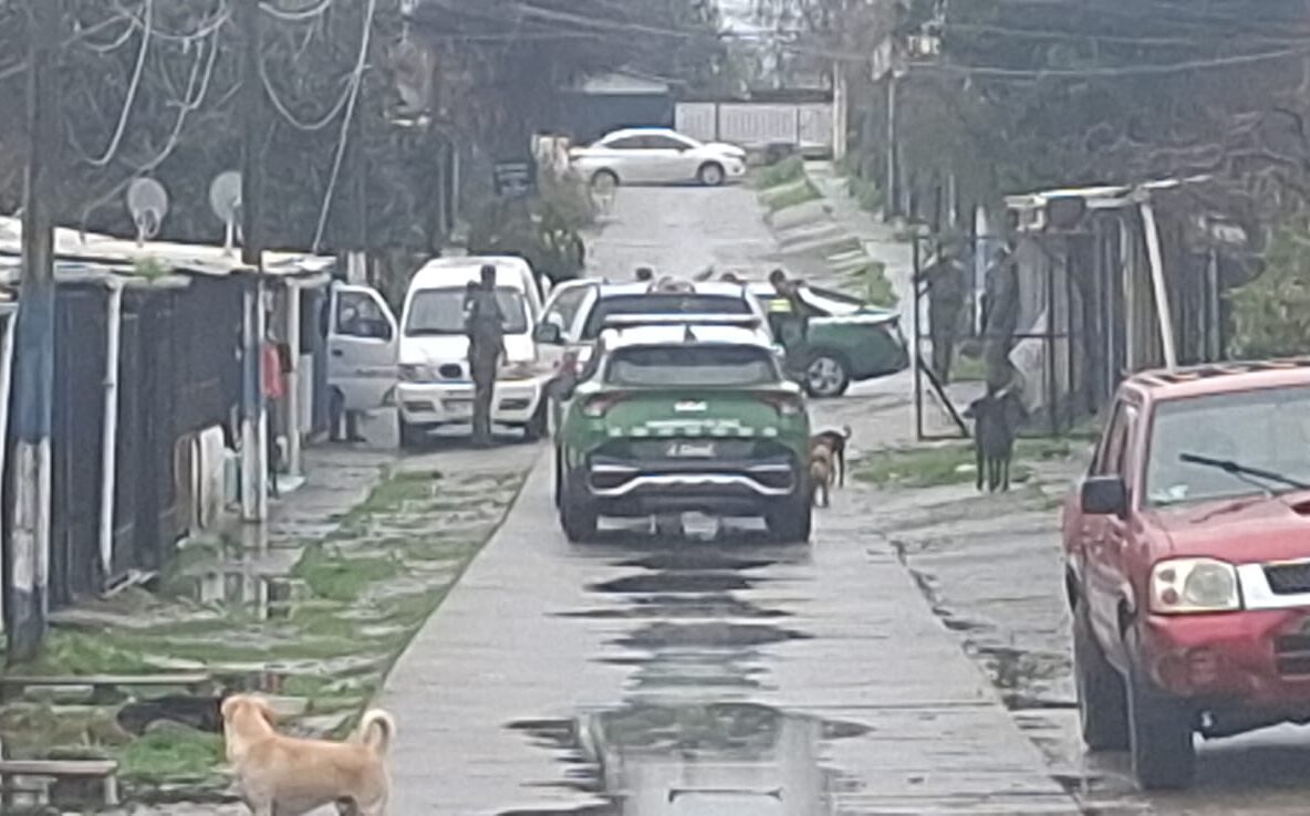 Recuperan furgón de encomiendas robado en Talca