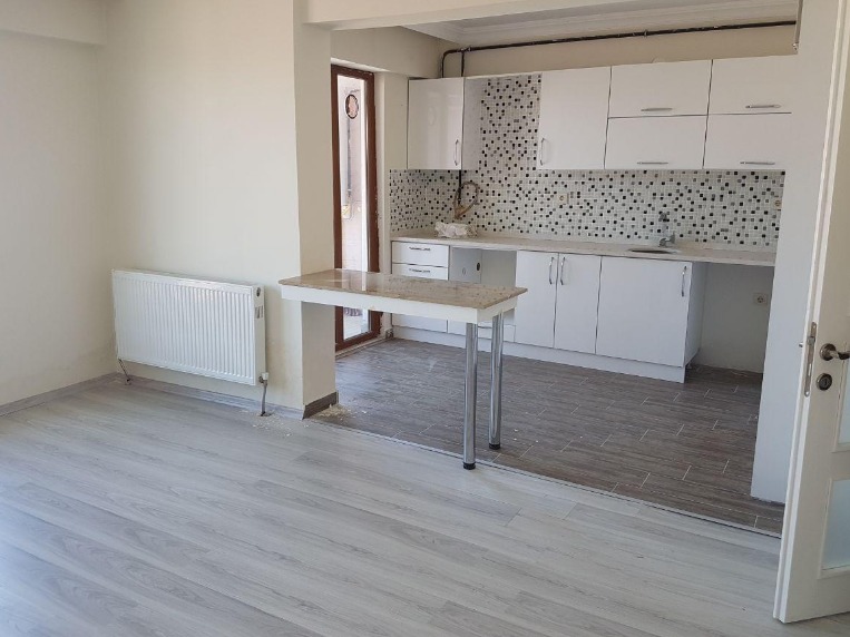 Maltepe'de 3+1 Ara Kat Geniş ve Ferah Manzaralı Daire