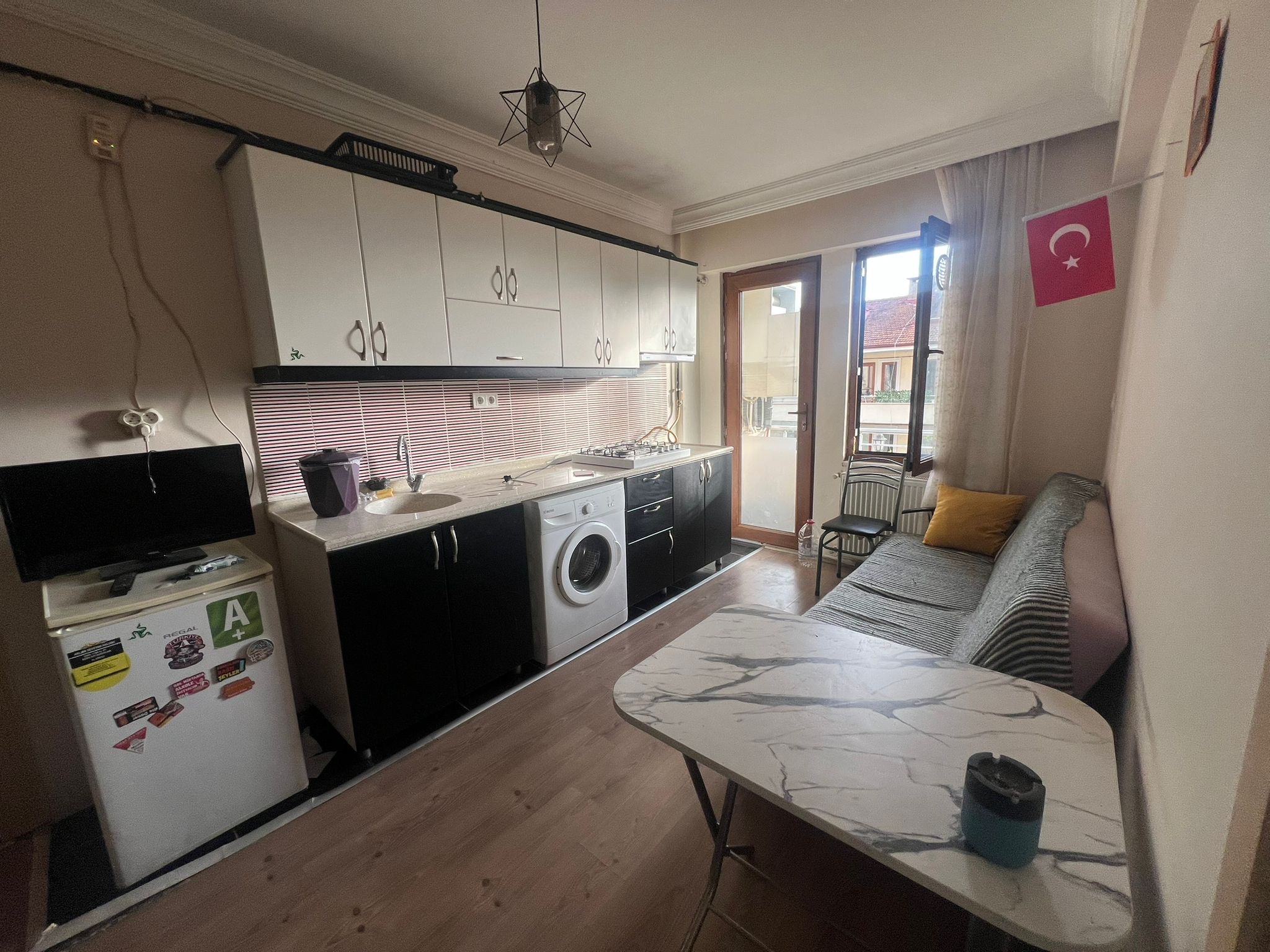 Kampüse yürüme mesafesinde eşyalı kiralık 1+1 daire 