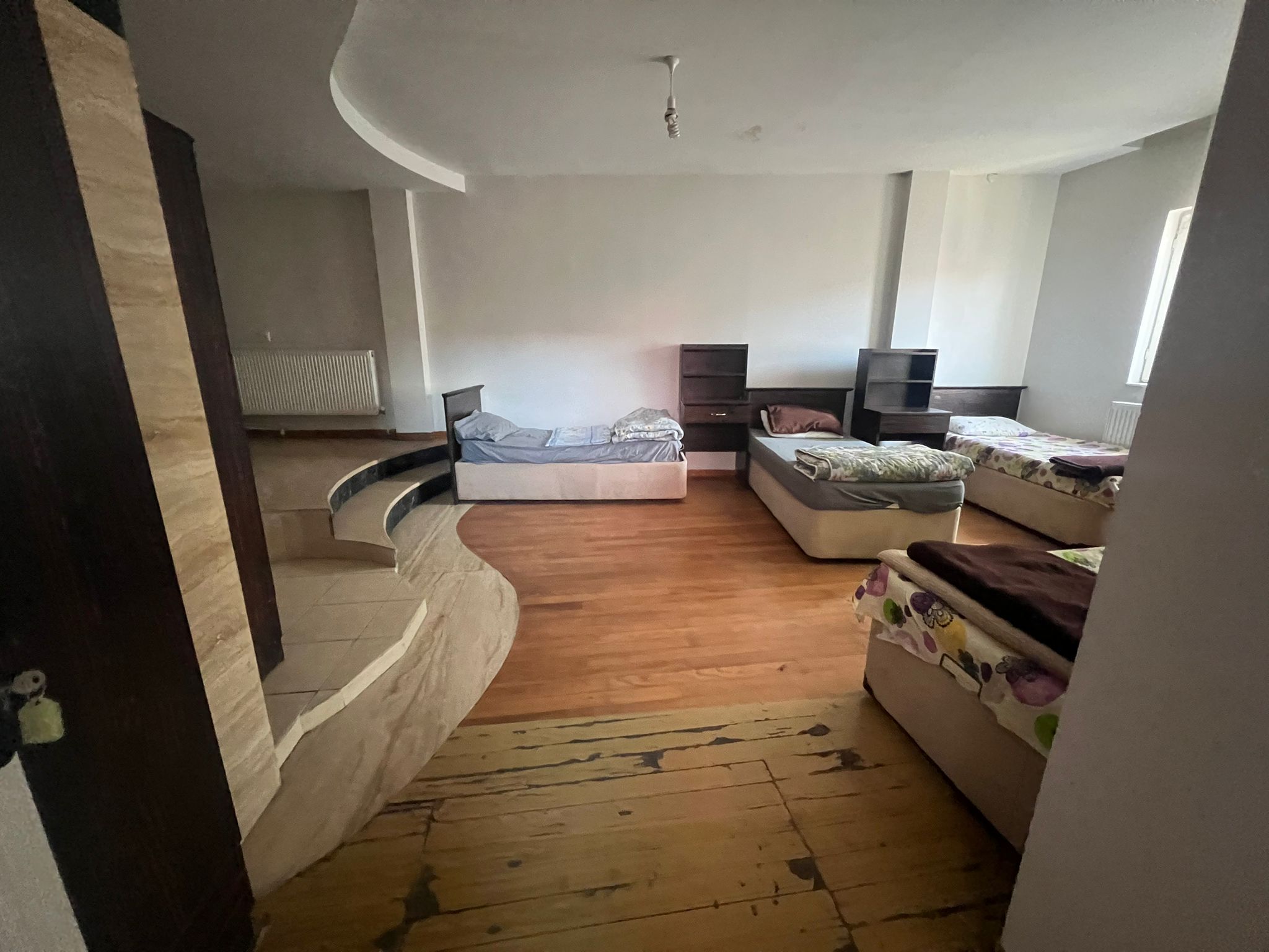 Çarşı Merkezde 4 Kişilik Herşey Dahil Kiralık Oda