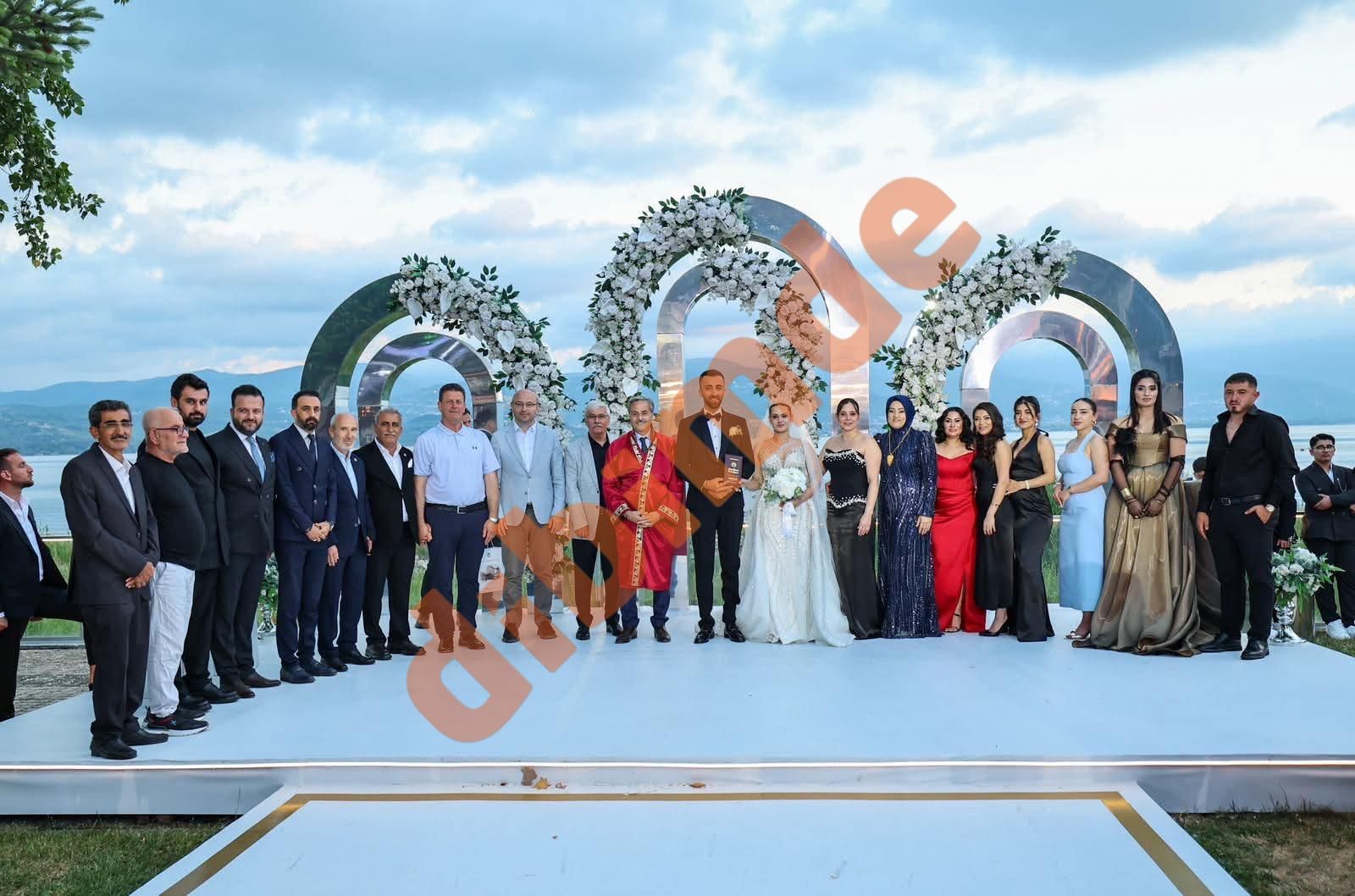 Yusuf Alemdar’ın kıydığı nikâhta Ebrar ve Ömer’e mutluluk alkışı