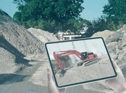 tablet mit bagger auf einer baustelle