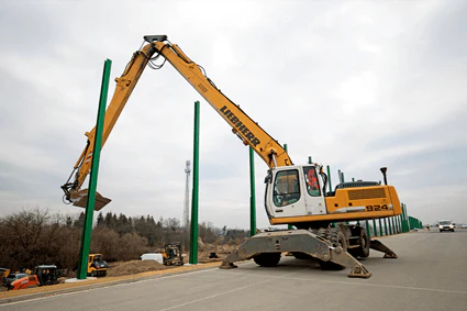 Liebherr A 924 Langstielbagger beim Einsatz im Straßenbau