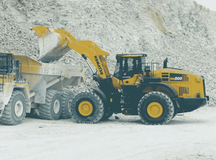 radlader und dumper von kuhn deutschland auf baustelle