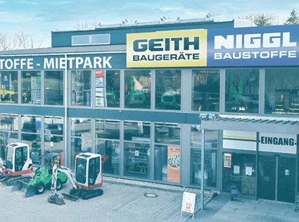 Geith & Niggl Mietstation mit Takeuchi Minibagger vor dem Gebäude