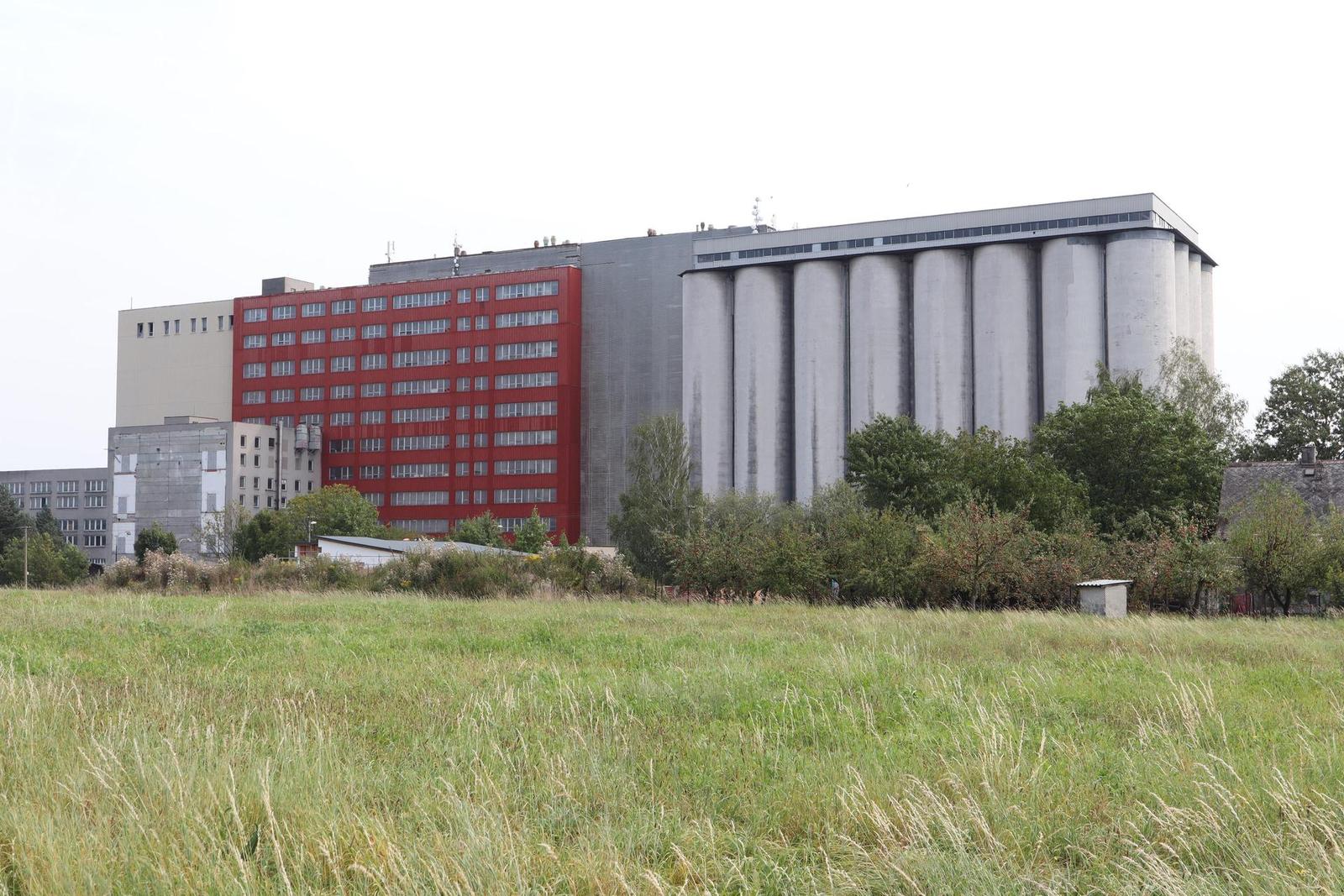 Canon EF-M 28mm f/3.5 Macro IS STM