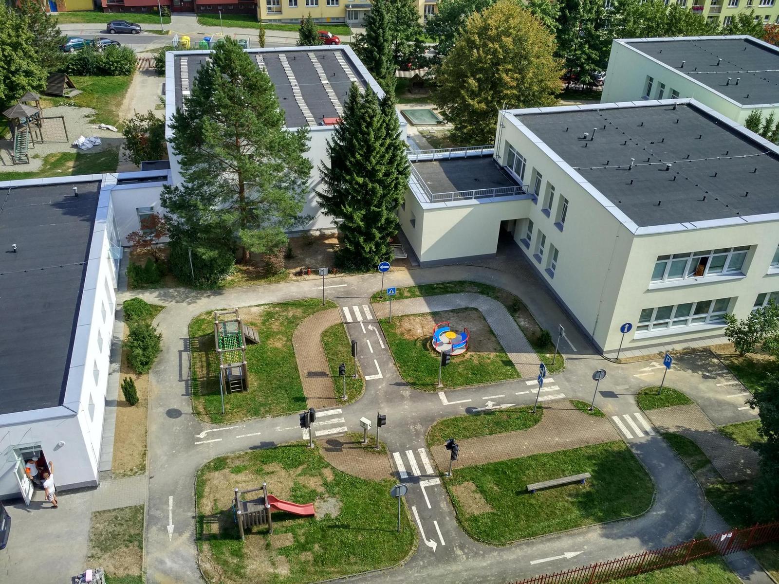 Kompakt nebo smartphone? Co za 4500 Kč fotí lépe?