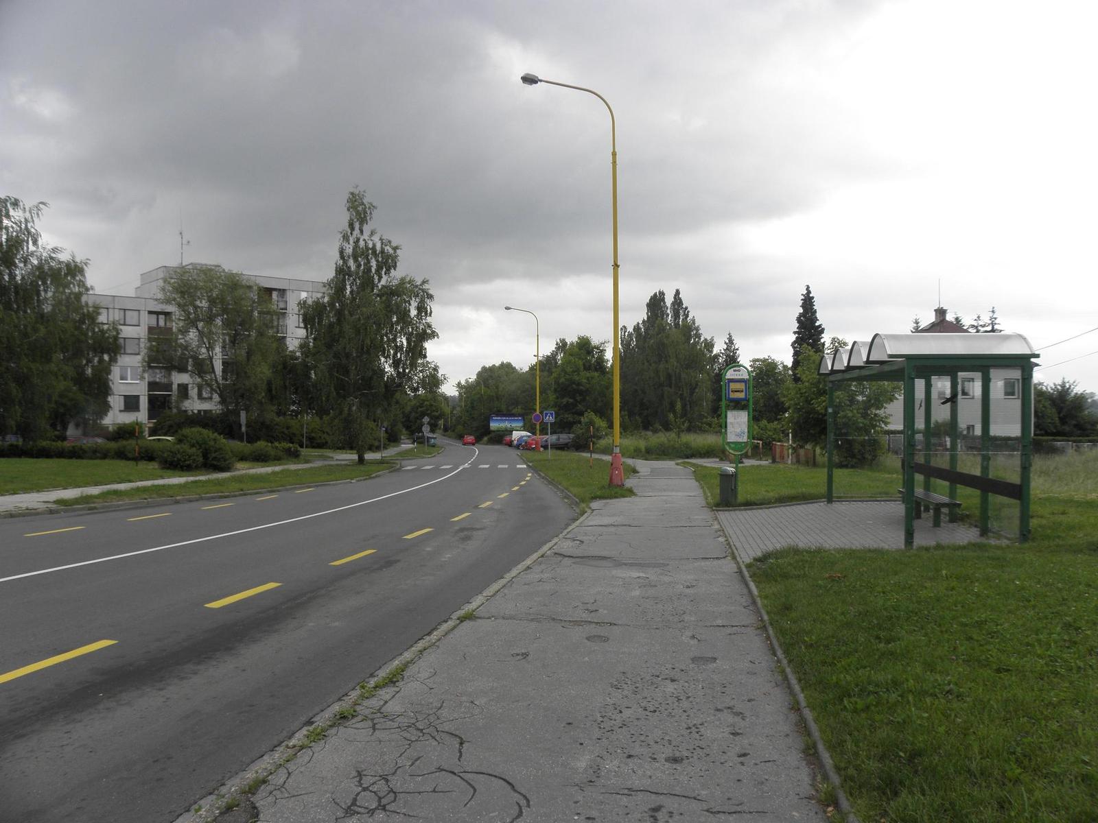 Olympus SP-590UZ: 26× zoom pro každého