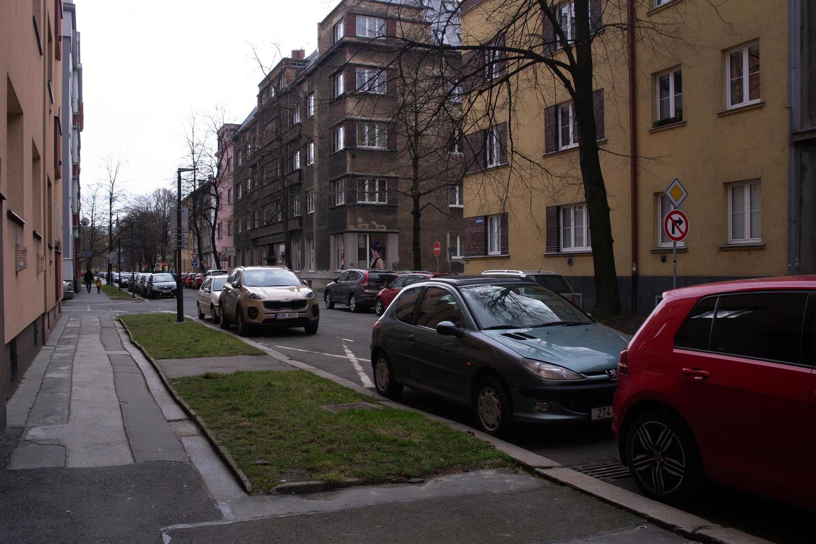 iPhone vs. staré APS-C: co má vyšší dynamický rozsah?