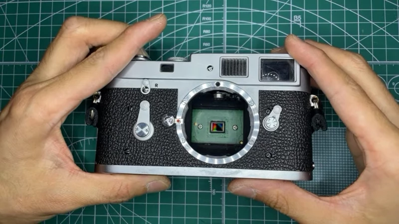 Nadšenec si vyrobil Leicu MPi: do M2 nainstaloval Raspberry Pi s 1/2,3" čipem