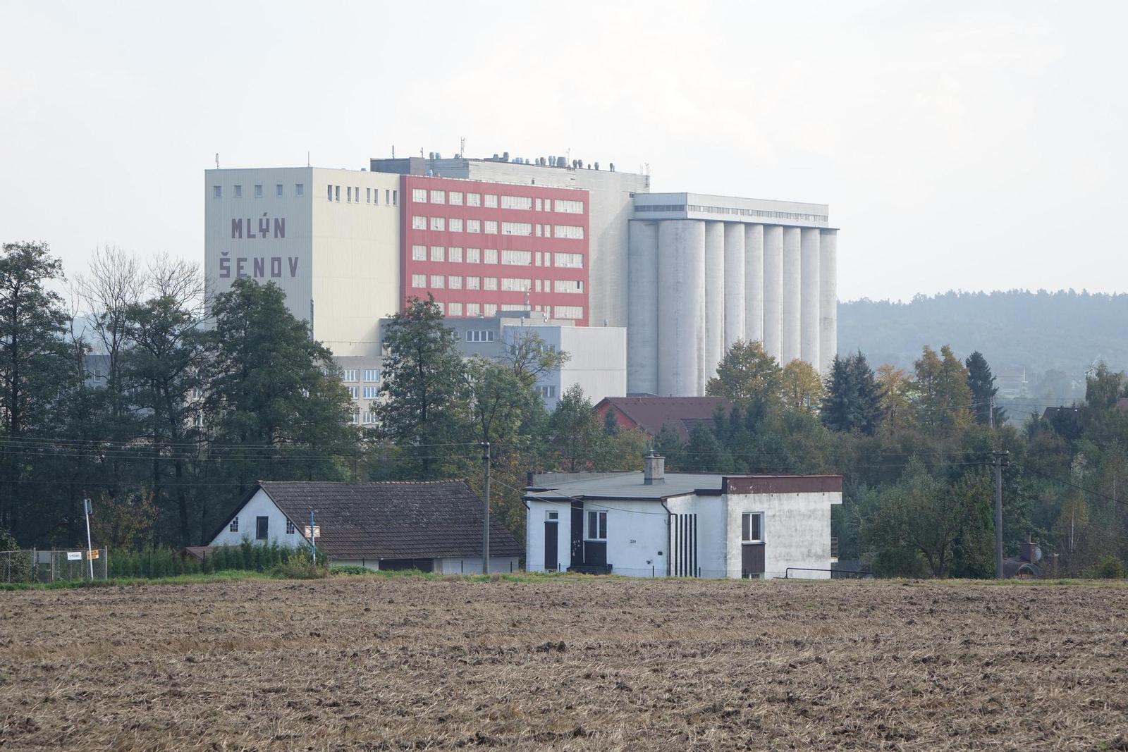 1" vs. APS-C: Sony RX10 vs. Nikon D3300+18-140mm