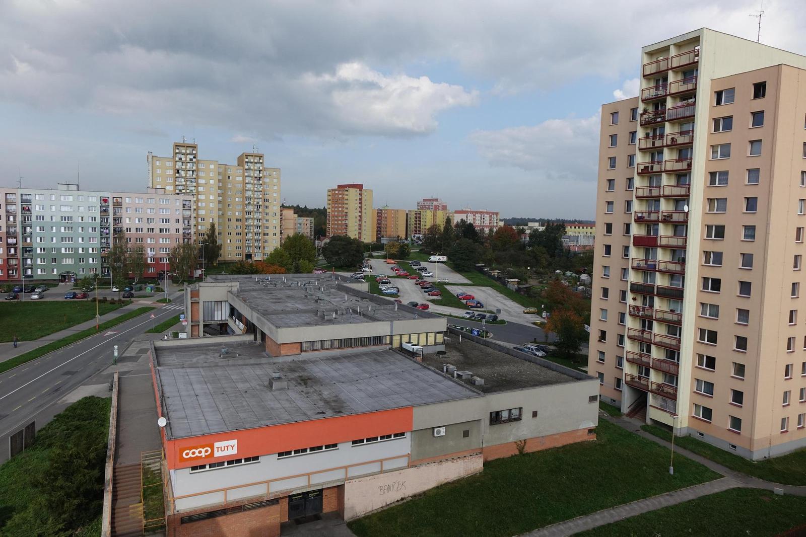 1" vs. APS-C: Sony RX10 vs. Nikon D3300+18-140mm