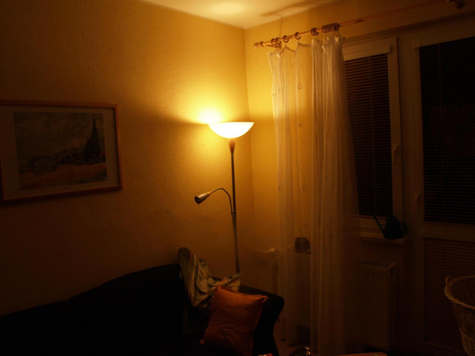 Zrcadlovka s živým LCD displejem