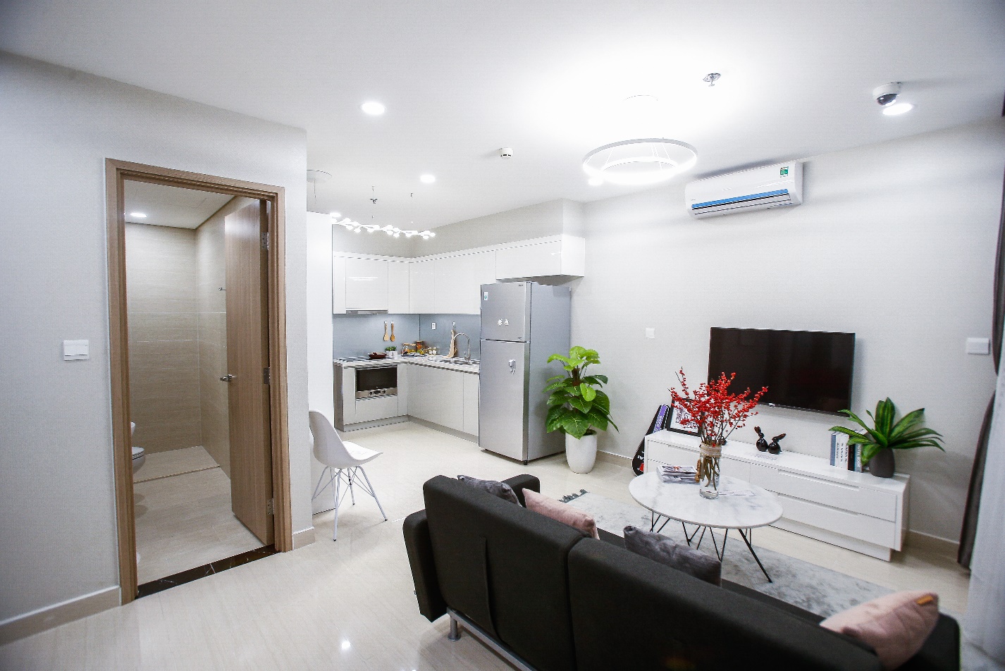 Vinhomes West Point: Vinhomes West Point mang đến cho cư dân một không gian sống đẳng cấp, sang trọng và đầy đủ tiện ích. Hãy xem hình ảnh của Vinhomes West Point để khám phá những căn hộ có thiết kế đẹp mắt, đầy đủ tiện nghi và gần gũi với thiên nhiên.