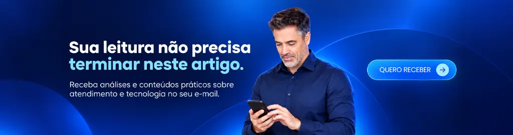 Banner de inscrição nas newsletters da Dígitro, com profissional utilizando smartphone e convite para receber conteúdos sobre atendimento e tecnologia por e-mail.