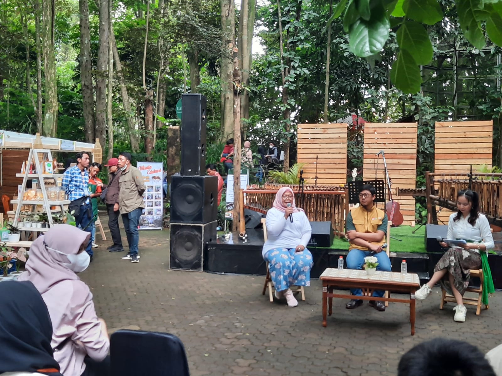 petani-jamur-tiram-sukses-rintis-usaha-bersama-keluarga