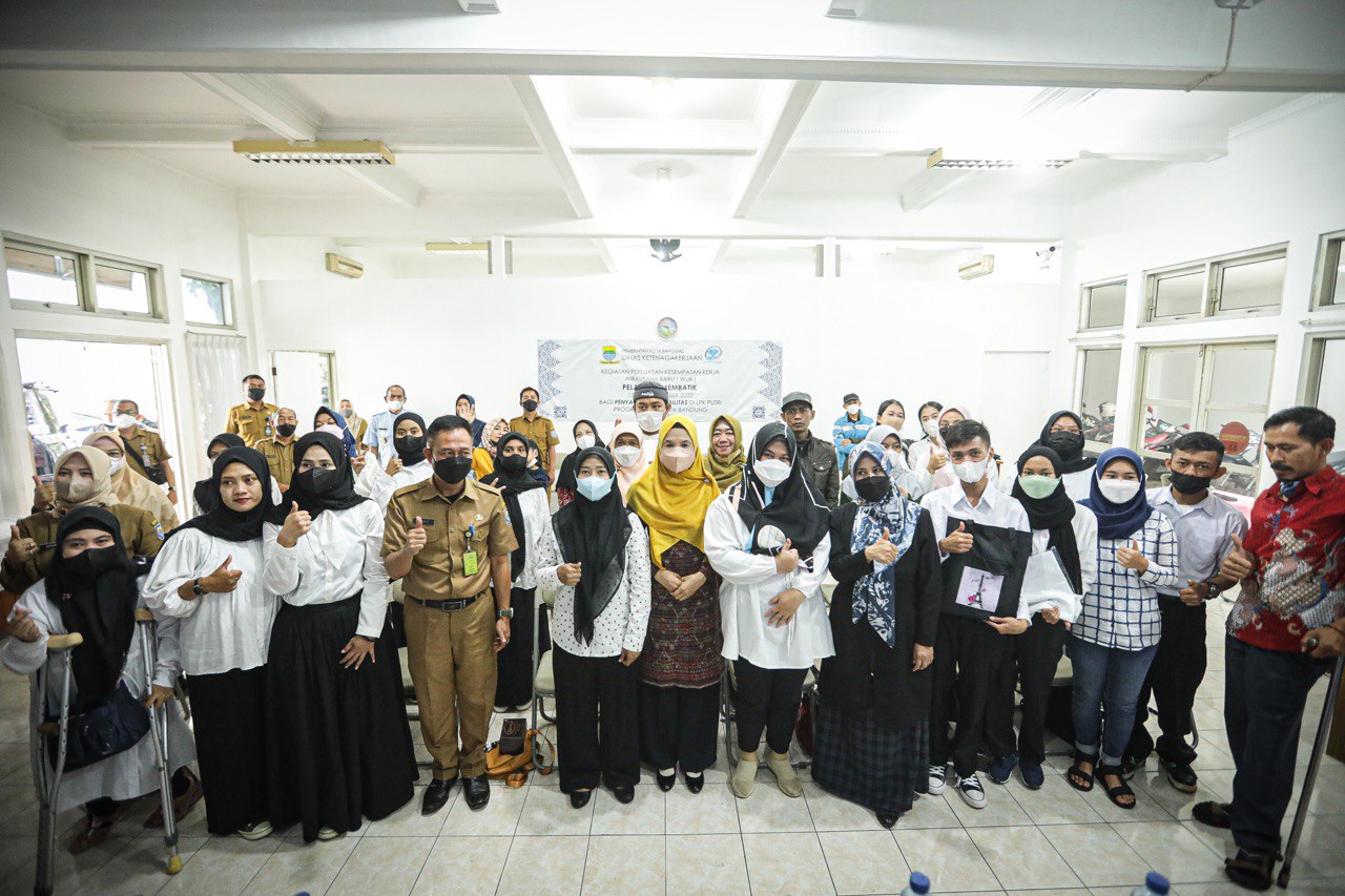 pemkot-bandung-gelar-pelatihan-membatik-bagi-disabilitas