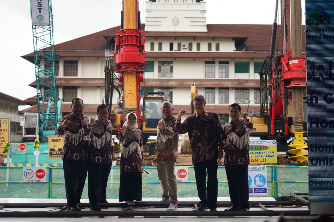 peletakan-batu-pertama-layanan-kesehatan-ibu-dan-anak-rshs