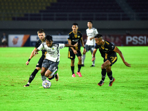 tren-kemenangan-persib-berhenti-karena-gol-bunuh-diri-jupe