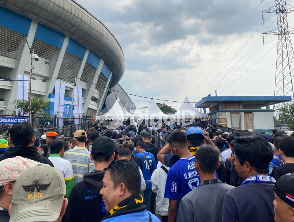 bobotoh-mulai-padati-dan-birukan-stadion-gbla