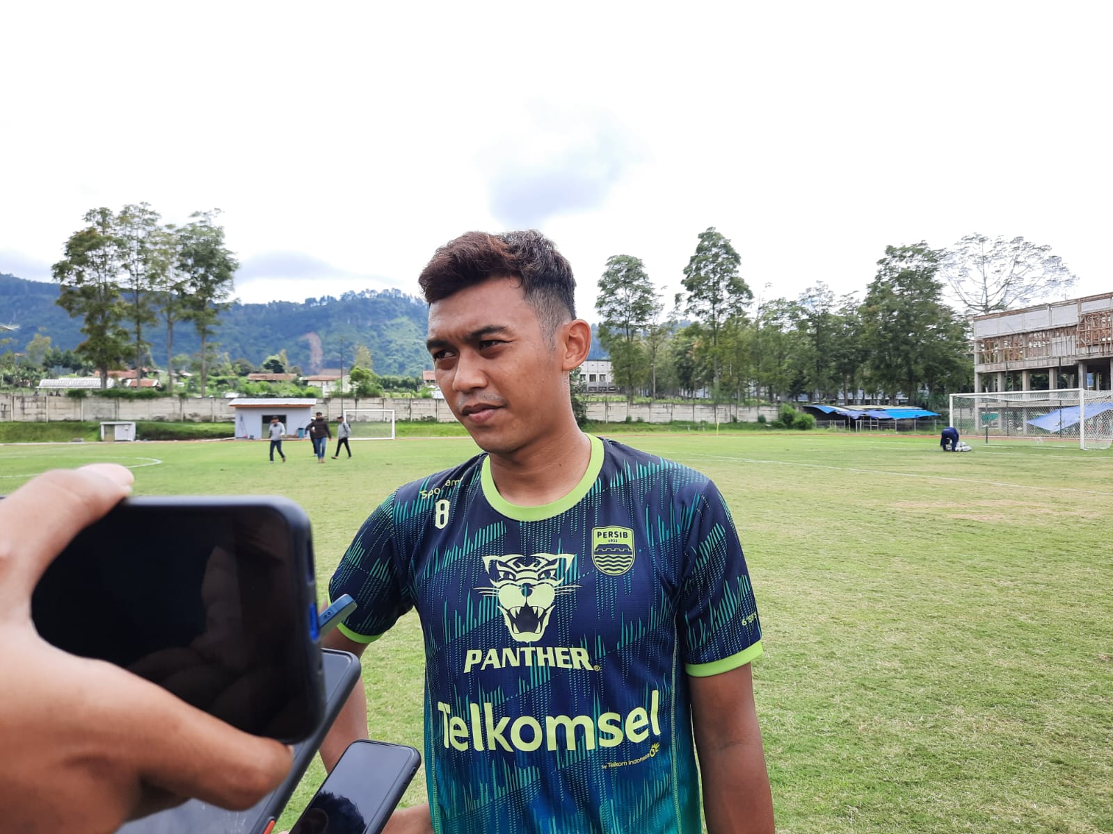 tidak-mau-hanya-andalkan-karier-sepak-bola-aziz-persib-rintis-usaha