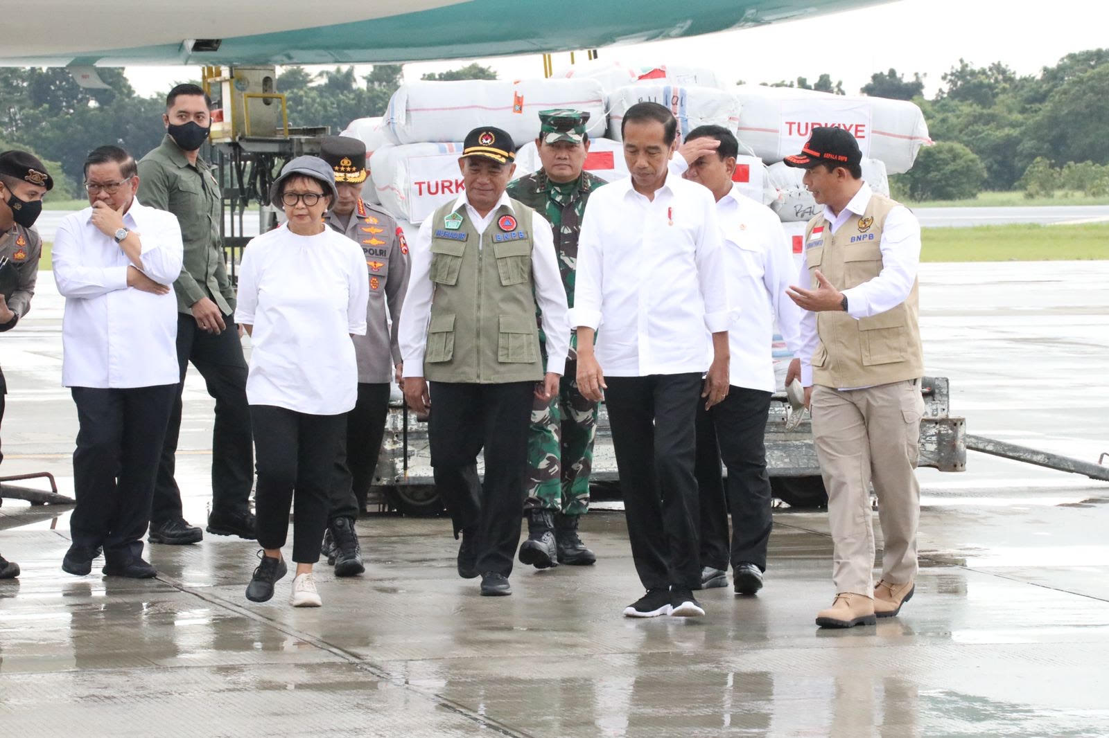 presiden-lepas-bantuan-tahap-ketiga-untuk-korban-gempa-turki-dan-suriah