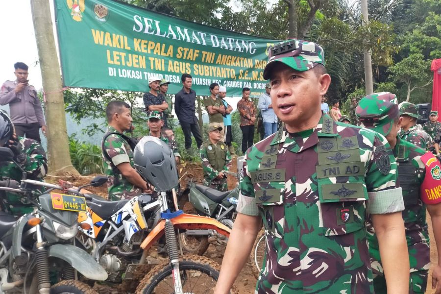 presiden-lantik-letjen-agus-subiyanto-sebagai-kasad