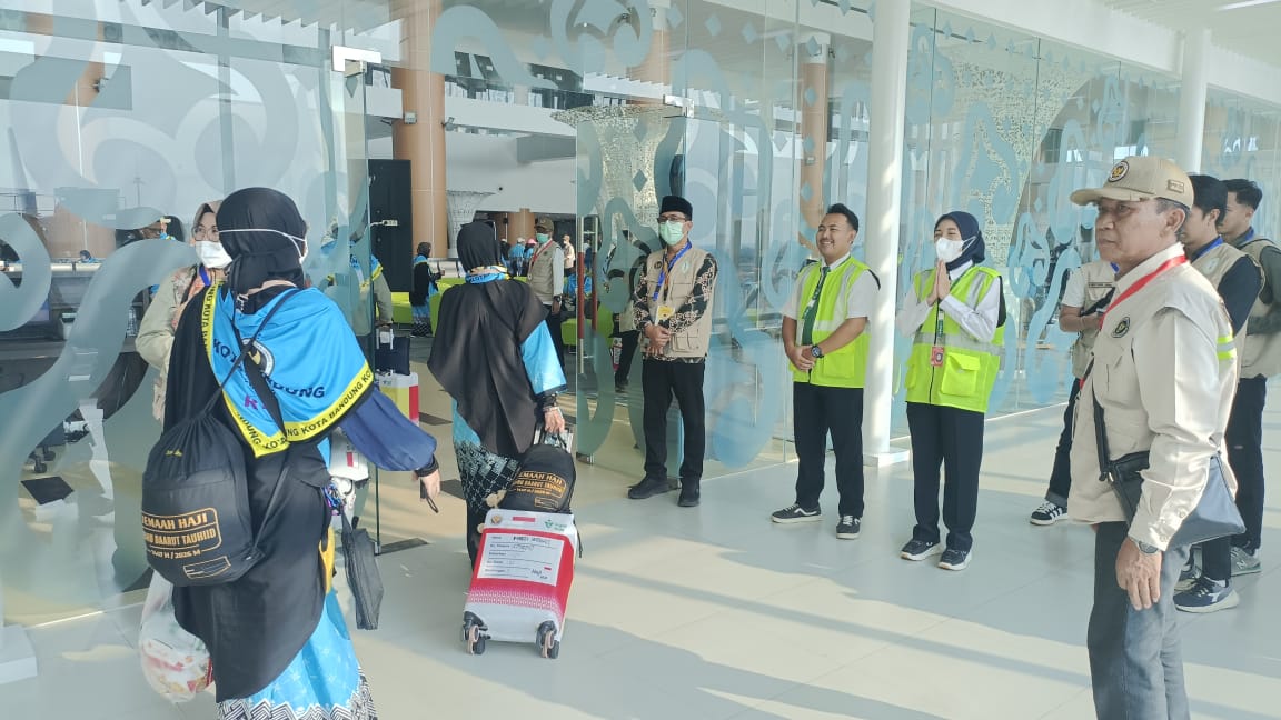 Kloter 27 KJT Kota Bandung Tiba di Kertajati, 1.486 Jemaah Kota Bandung Sudah Pulang Lengkap & Sehat