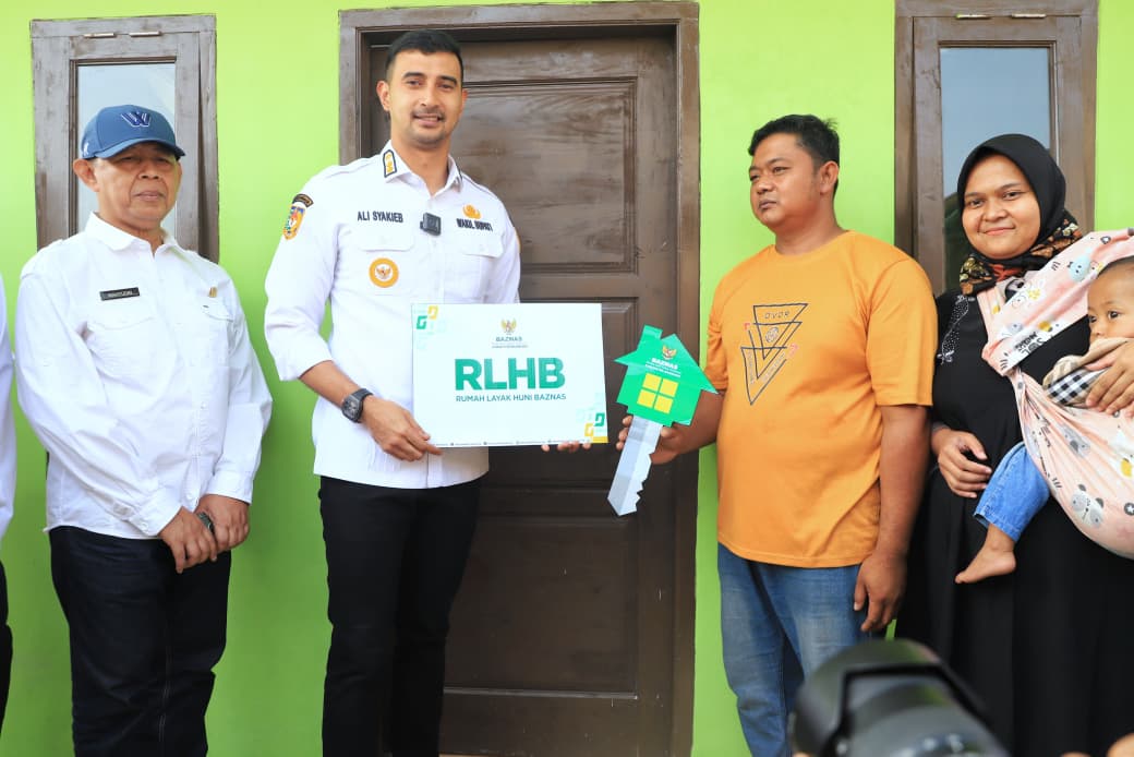 Rumah Reyot yang Bocor Saat Hujan Kini Berdiri Layak, Wabup Bandung Sebut Dana Zakat Harus Terasa Manfaatnya
