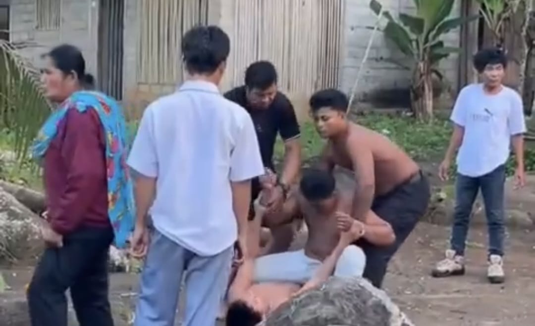 Video Perkelahian Diduga Libatkan Dua Saudara Kandung Viral di Media Sosial, Warga Berupaya Melerai