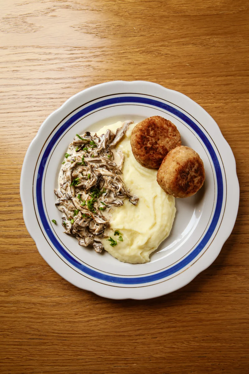 Minced Meat Patties with Mashed Potatoes and Mushroom sauce
