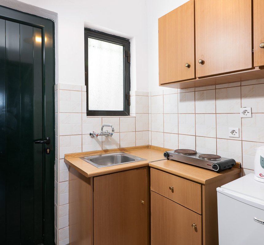 Dimitra Studios, fully equipped kitchen