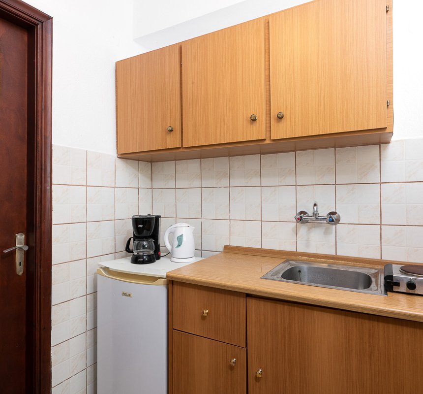 Dimitra Studios, fully equipped kitchen