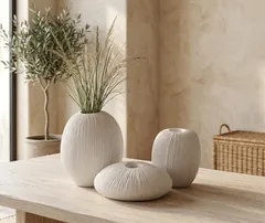 Vasti Vase, Low