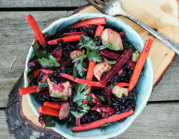 carrot and beet slaw with black rice and avocado 