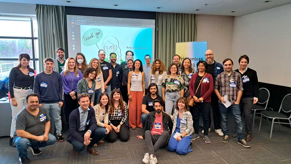 Rassemblement de la communauté avec l'équipe de l'OKFN pendant csv,conf,v7 (Buenos Aires, avril 2023)