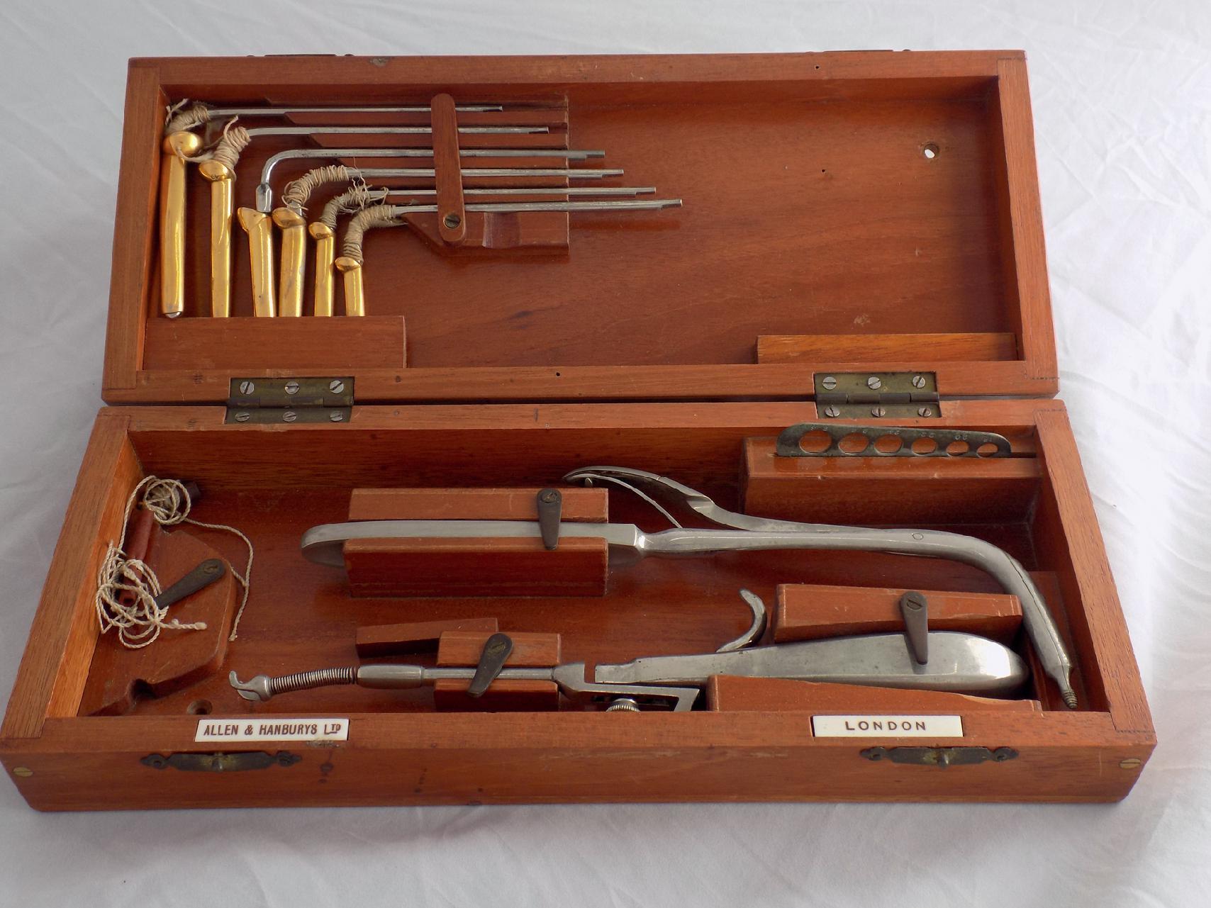 Fig. 17.7, O’Dwyer’s intubation set. (Courtesy Geoffrey Kaye Museum of Anaesthetic History, Melbourne, Victoria, Australia.)