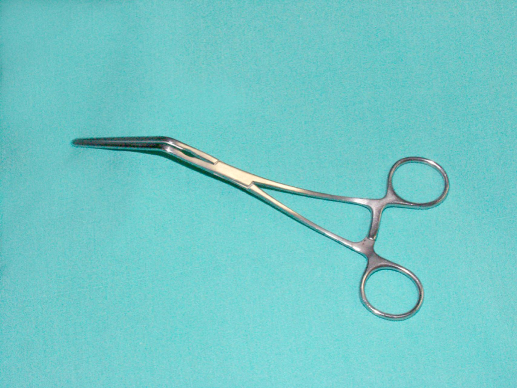 eFigure 61.5, DeBakey peripheral vascular clamp (angled handle).