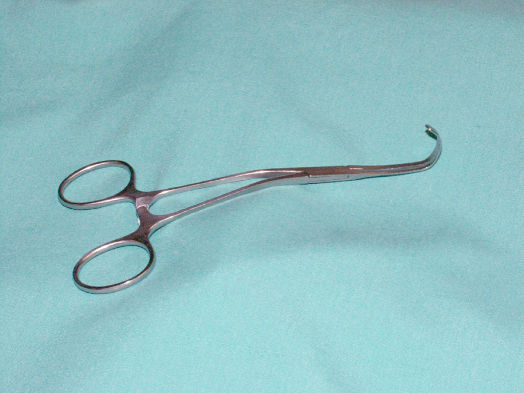 eFigure 61.9, Cooley pediatric clamp.