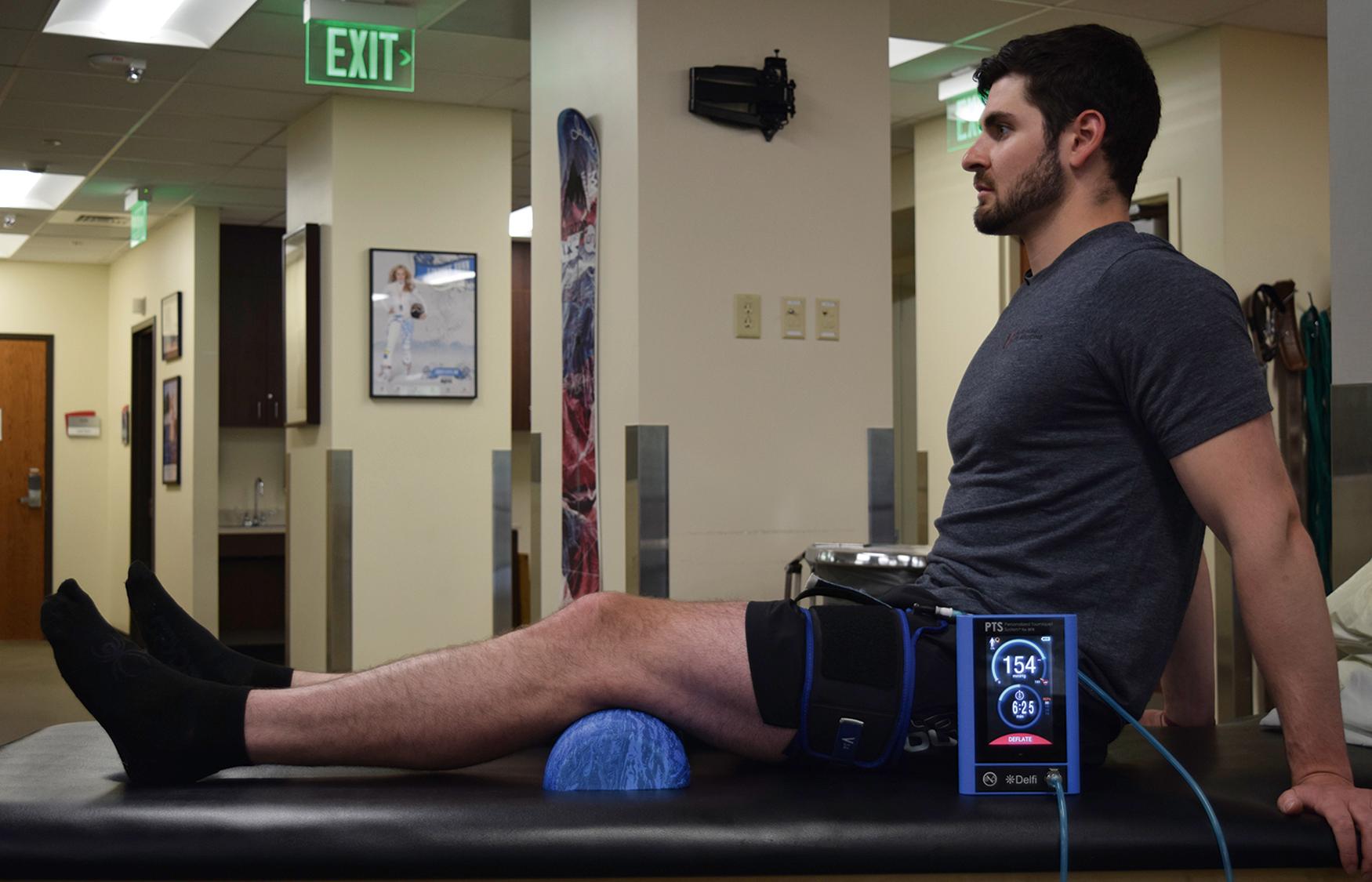 Fig. 41.1, Terminal knee extension using blood flow restriction start position.