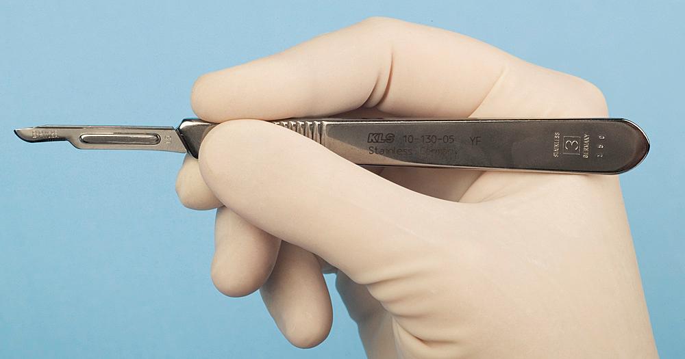 Fig. 9.9, The scalpel handle is held in a pen grasp for maximal control and tactile sensitivity.