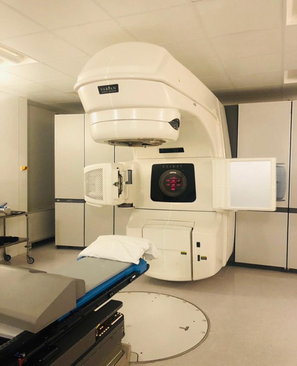 Figure 61.1, Linear accelerator used to deliver radiotherapy.