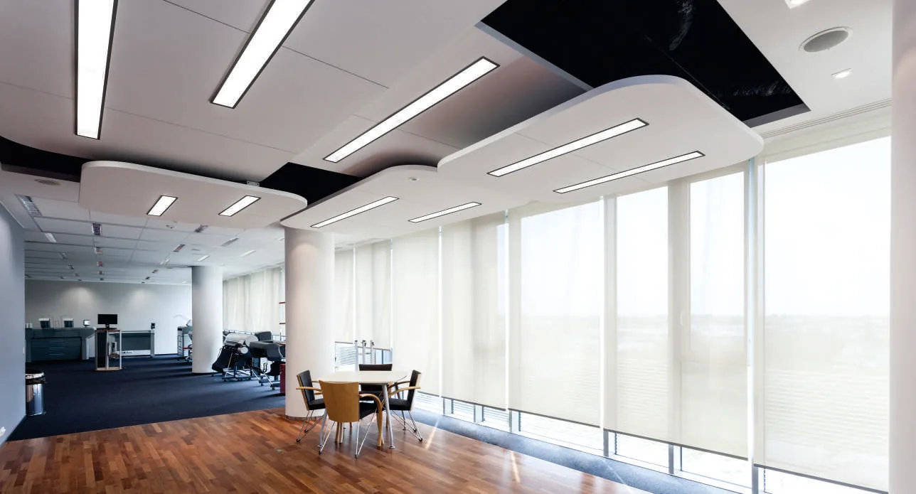 Painel LED Backlight Embutir 36W 60x15cm Branco instalado — Forro de gesso em escritório, sala comercial, cozinha e área de serviço