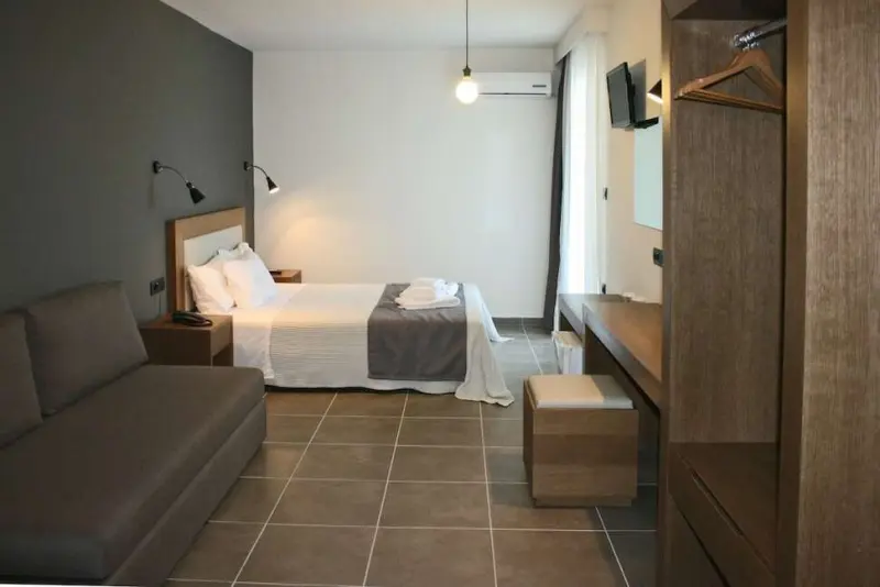 Amphitryon City Hotel