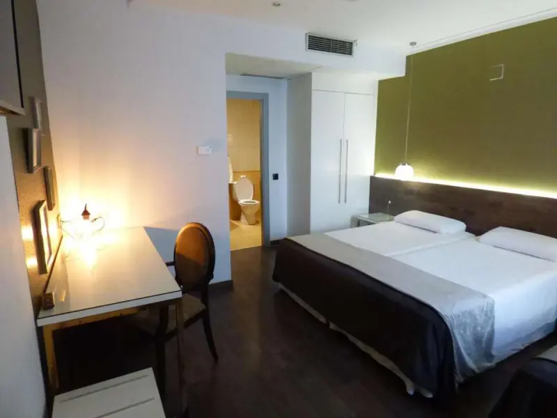 Hotel Moderno BCN Free Breakfast in our website.
