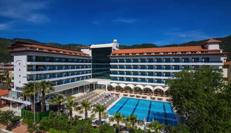 L'Etoile Beach Hotel