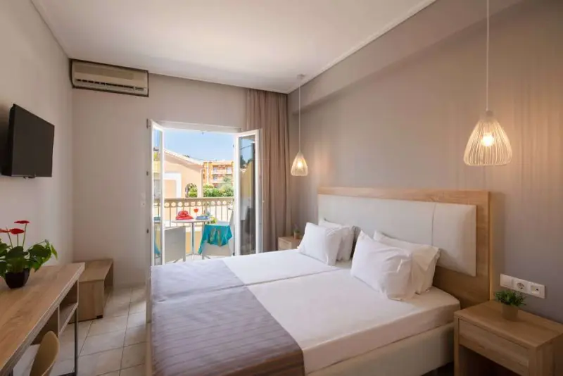 Rossis Beach Hotel