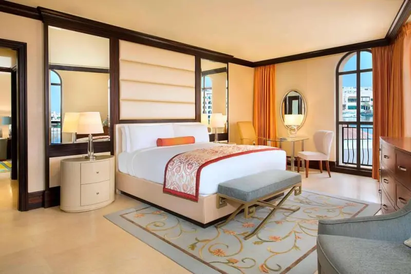 The Ritz-Carlton Abu Dhabi, Grand Canal